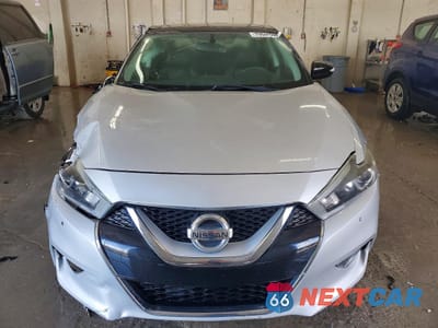 Piąte zdjęcie samochodu w środku: 2017 NISSAN MAXIMA 3.5 SL VIN:1N4AA6AP1HC431382 - miniatura