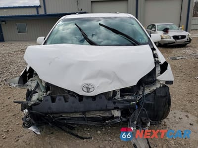 Piąte zdjęcie samochodu w środku: 2011 TOYOTA SIENNA XLE 7-PASSENGER VIN:5TDDK3DCXBS003103 - miniatura