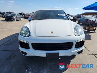 Piąte zdjęcie samochodu w środku: 2017 PORSCHE CAYENNE VIN:WP1AA2A22HKA85807 - miniatura