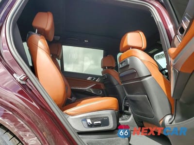 Zdjęcie 10 z 12 samochodu: 2021 BMW X7 ALPINA XB7 VIN:5UXCX6C18M9G66588 - miniatura