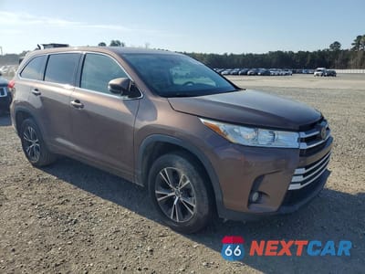 Czwarte zdjęcie samochodu z boku: 2017 TOYOTA HIGHLANDER LE PLUS VIN:5TDZZRFH7HS204947 - miniatura