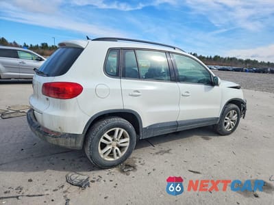 Trzecie zdjęcie samochodu z tyłu: 2016 VOLKSWAGEN TIGUAN S VIN:WVGBV7AXXGW523933 - miniatura