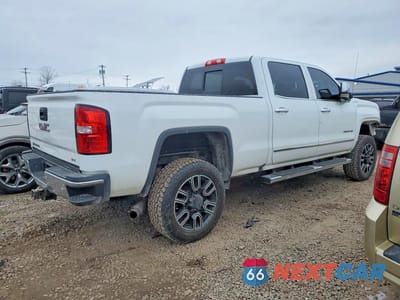 Trzecie zdjęcie samochodu z tyłu: 2018 GMC SIERRA K2500 SLT VIN:1GT12TEYXJF153756 - miniatura