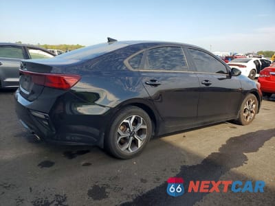 Trzecie zdjęcie samochodu z tyłu: 2021 KIA FORTE LXS VIN:3KPF24AD3ME358770 - miniatura