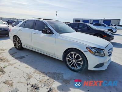 Czwarte zdjęcie samochodu z boku: 2017 MERCEDES-BENZ C 300 VIN:55SWF4JB0HU205460 - miniatura