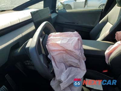 Zdjęcie 7 z 13 samochodu: 2024 TESLA CYBERTRUCK VIN:7G2CEHED4RA049297 - miniatura