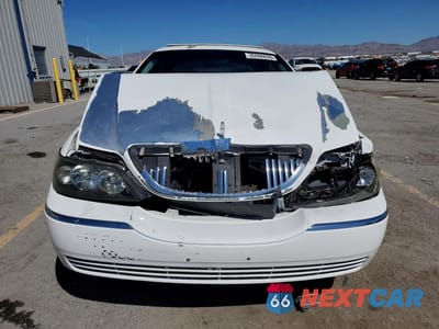 Piąte zdjęcie samochodu w środku: 2009 LINCOLN TOWN CAR SIGNATURE LIMITED VIN:2LNHM82V89X629384 - miniatura
