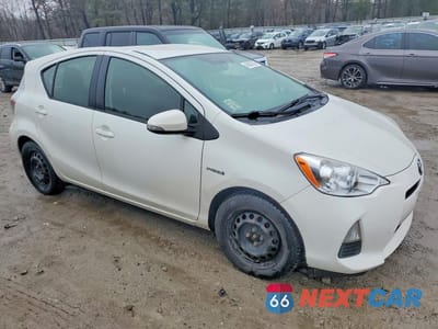 Czwarte zdjęcie samochodu z boku: 2013 TOYOTA PRIUS C TWO VIN:JTDKDTB34D1532552 - miniatura