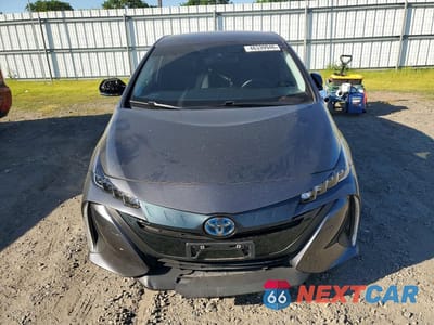 Piąte zdjęcie samochodu w środku: 2017 TOYOTA PRIUS PRIME PREMIUM VIN:JTDKARFP2H3057471 - miniatura