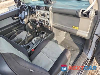 Zdjęcie 8 z 13 samochodu: 2013 TOYOTA FJ CRUISER BASE VIN:JTEBU4BF7DK158640 - miniatura