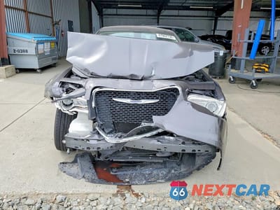 Piąte zdjęcie samochodu w środku: 2019 CHRYSLER 300 TOURING VIN:2C3CCAAG2KH568954 - miniatura