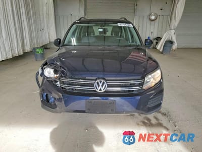 Piąte zdjęcie samochodu w środku: 2016 VOLKSWAGEN TIGUAN S VIN:WVGBV7AX6GW584891 - miniatura
