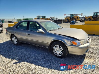 Czwarte zdjęcie samochodu z boku: 2000 TOYOTA CAMRY LE VIN:4T1BG22K3YU007152 - miniatura