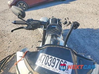 Piąte zdjęcie samochodu w środku: 2018 HARLEY-DAVIDSON FLTRXS ROAD GLIDE SPECIAL VIN:1HD1KTC16JB686201 - miniatura