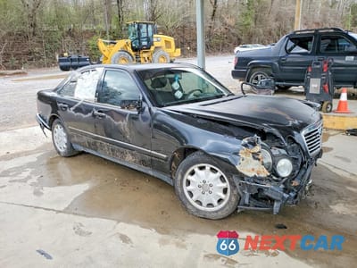 Czwarte zdjęcie samochodu z boku: 1998 MERCEDES-BENZ E 320 VIN:WDBJF65F0WA651942 - miniatura