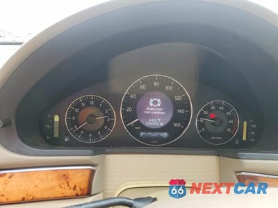 Zdjęcie 9 z 11 samochodu: 2004 MERCEDES-BENZ E 500 VIN:WDBUF70J74A428664 - miniatura