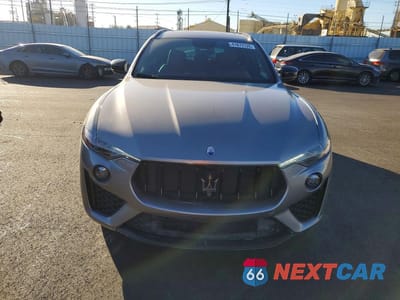 Piąte zdjęcie samochodu w środku: 2019 MASERATI LEVANTE S SPORT VIN:ZN661YUS0KX323555 - miniatura
