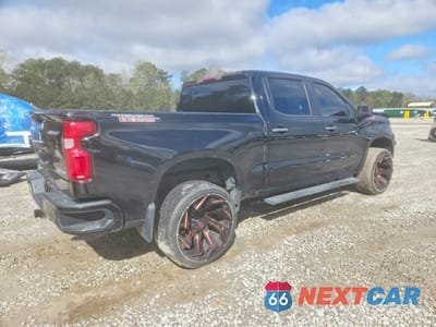 Trzecie zdjęcie samochodu z tyłu: 2020 CHEVROLET SILVERADO K1500 TRAIL BOSS CUSTOM VIN:1GCPYCEF5LZ287339 - miniatura