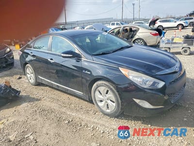 Czwarte zdjęcie samochodu z boku: 2015 HYUNDAI SONATA HYBRID BASE VIN:KMHEC4A4XFA125222 - miniatura