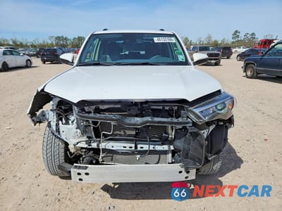 Piąte zdjęcie samochodu w środku: 2024 TOYOTA 4RUNNER SR5 VIN:JTEEU5JR7R5312591 - miniatura