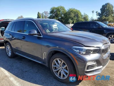 Czwarte zdjęcie samochodu z boku: 2020 BMW X5 XDRIVE40I VIN:5UXCR6C00L9C97323 - miniatura