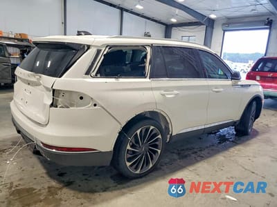 Trzecie zdjęcie samochodu z tyłu: 2025 LINCOLN AVIATOR RESERVE VIN:5LM5J7XC4SGL34952 - miniatura