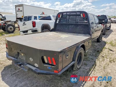 Trzecie zdjęcie samochodu z tyłu: 2017 RAM 3500 FLATBED TRUCK VIN:3C7WRTCL5HG692290 - miniatura