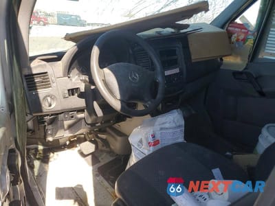 Zdjęcie 8 z 12 samochodu: 2012 MERCEDES BENZ SPRINTER 2500 UTILITY / SERVICE VAN VIN:WD3PE8CB1C5713261 - miniatura