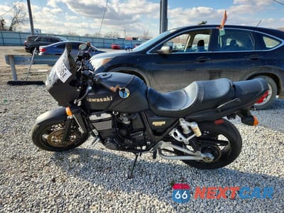 Trzecie zdjęcie samochodu z tyłu: 2000 KAWASAKI ZR1100 VIN:JKAZRBC11YA033635 - miniatura