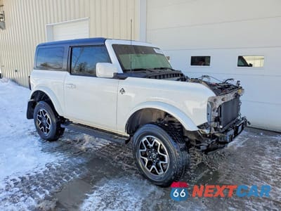 Czwarte zdjęcie samochodu z boku: 2022 FORD BRONCO BASE VIN:1FMDE5AP4NLB02379 - miniatura