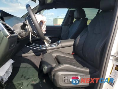 Zdjęcie 7 z 12 samochodu: 2026 BMW X5 XDRIVE50E VIN:5UX43EU02T9037761 - miniatura