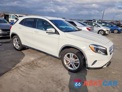 Czwarte zdjęcie samochodu z boku: 2015 MERCEDES-BENZ GLA 250 VIN:WDCTG4EBXFJ123005 - miniatura