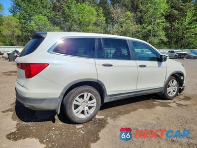 Trzecie zdjęcie samochodu z tyłu: 2018 HONDA PILOT LX VIN:5FNYF5H17JB031728 - miniatura