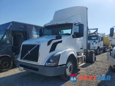 Drugie zdjęcie samochodu z przodu: 2017 VOLVO VNL SEMI TRUCK VIN:4V4N39TG5HN987983 - miniatura