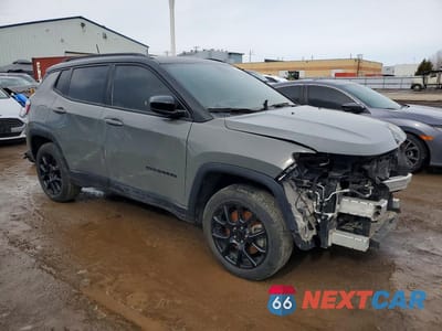Czwarte zdjęcie samochodu z boku: 2023 JEEP COMPASS VIN:3C4NJDFN6PT506975 - miniatura