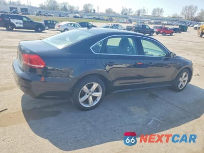 Trzecie zdjęcie samochodu z tyłu: 2015 VOLKSWAGEN PASSAT S VIN:1VWAS7A39FC114017 - miniatura