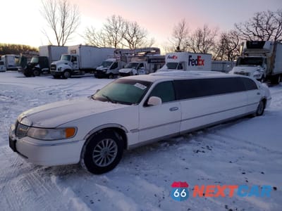 1998 LINCOLN TOWN CAR LIMOUSINE 1L1LM81W1WY603839 - główne zdjęcie licytacji z USA - miniatura