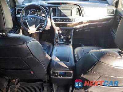 Zdjęcie 8 z 13 samochodu: 2019 TOYOTA HIGHLANDER LE VIN:5TDBZRFH2KS921913 - miniatura