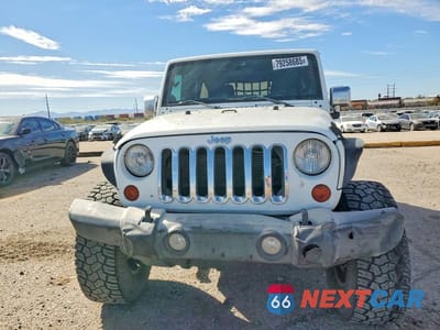 Piąte zdjęcie samochodu w środku: 2013 JEEP WRANGLER UNLIMITED SPORT VIN:1C4BJWDG4DL630219 - miniatura