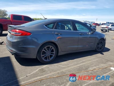 Trzecie zdjęcie samochodu z tyłu: 2018 FORD FUSION SE HYBRID VIN:3FA6P0LU7JR169847 - miniatura