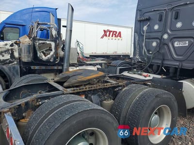 Zdjęcie 6 z 9 samochodu: 2021 FREIGHTLINER CASCADIA 1 - SEMI TRUCK VIN:3AKJHHDRXMSMF1079 - miniatura
