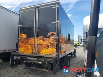 Trzecie zdjęcie samochodu z tyłu: 2019 RAM 5500 BOX TRUCK VIN:3C7WRNDL1KG695477 - miniatura