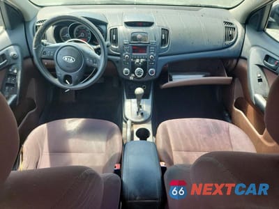 Zdjęcie 8 z 13 samochodu: 2010 KIA FORTE EX VIN:KNAFU4A26A5808117 - miniatura