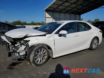 2018 TOYOTA CAMRY LE 4T1B11HK4JU019142 - główne zdjęcie licytacji z USA - miniatura