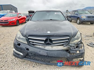 Piąte zdjęcie samochodu w środku: 2014 MERCEDES-BENZ C 250 VIN:WDDGF4HB6EG222864 - miniatura