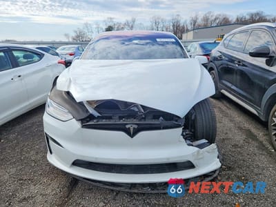 Piąte zdjęcie samochodu w środku: 2022 TESLA MODEL X VIN:7SAXCBE64NF342982 - miniatura