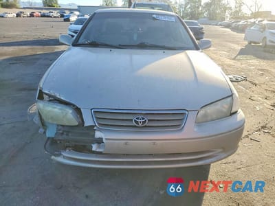 Piąte zdjęcie samochodu w środku: 2000 TOYOTA CAMRY LE VIN:JT2BG22K9Y0454282 - miniatura