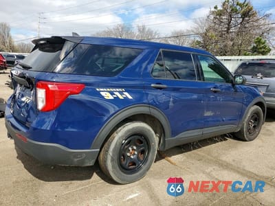 Trzecie zdjęcie samochodu z tyłu: 2023 FORD EXPLORER POLICE INTERCEPTOR VIN:1FM5K8AC2PGA37006 - miniatura