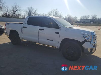 Czwarte zdjęcie samochodu z boku: 2016 TOYOTA TUNDRA SR5 VIN:5TFDW5F11GX560530 - miniatura