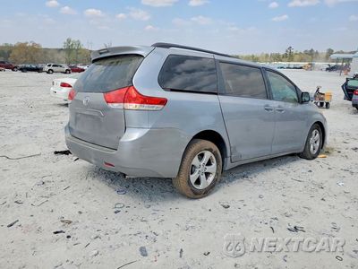Trzecie zdjęcie samochodu z tyłu: 2013 TOYOTA SIENNA LE 8-PASSENGER VIN:5TDKK3DC2DS304619 - miniatura